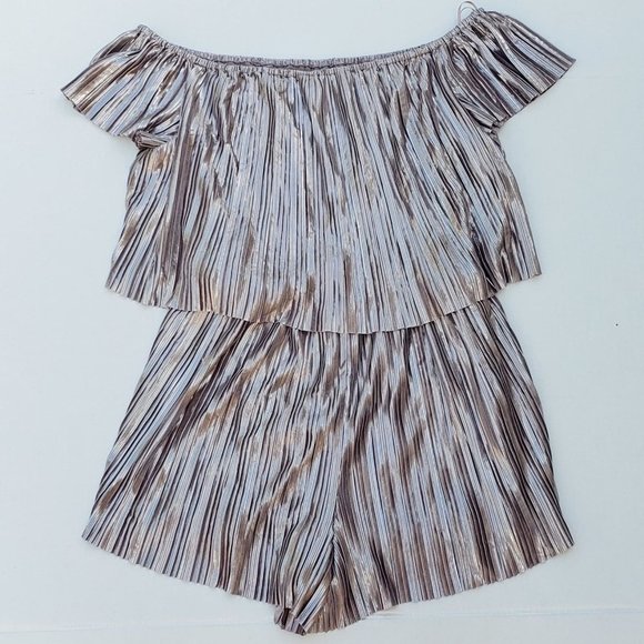 GUESS Off-Shoulder Pleated Emerson Romper sz S - Picture 5 of 9